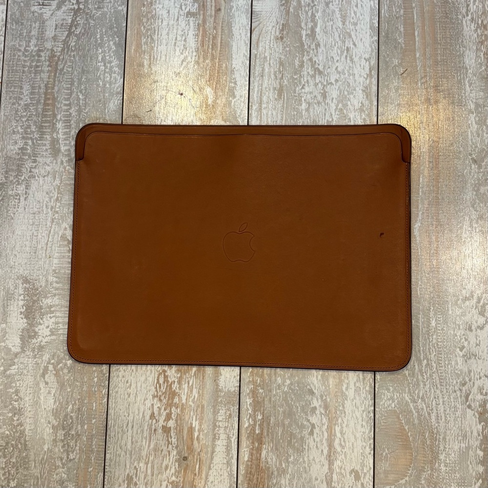 Apple MacBook Leather Sleeve - 12 in. - Picture 2 of 3